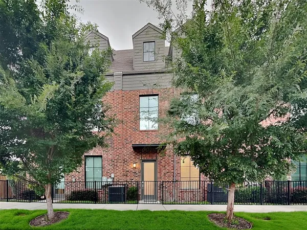 $3,400 | 112 East Oscar Drive, Dallas, TX 75203