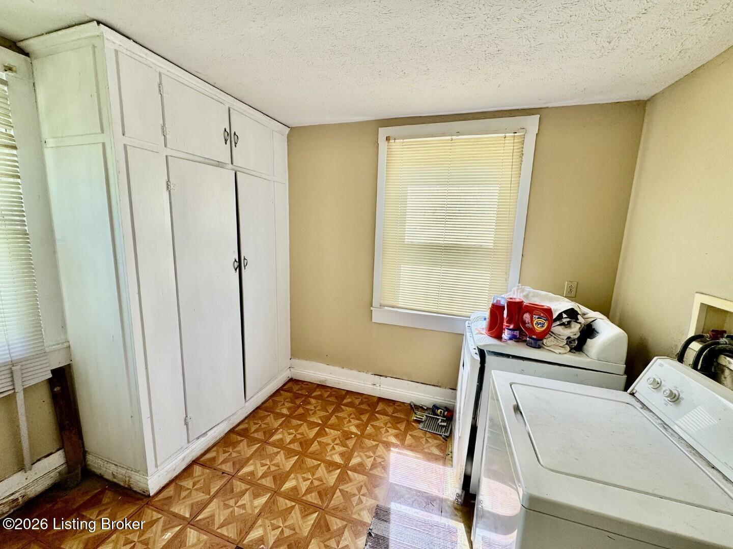 327 East Main Street Springfield, KY 40069 - Photo 10 of 14 011_Laundry