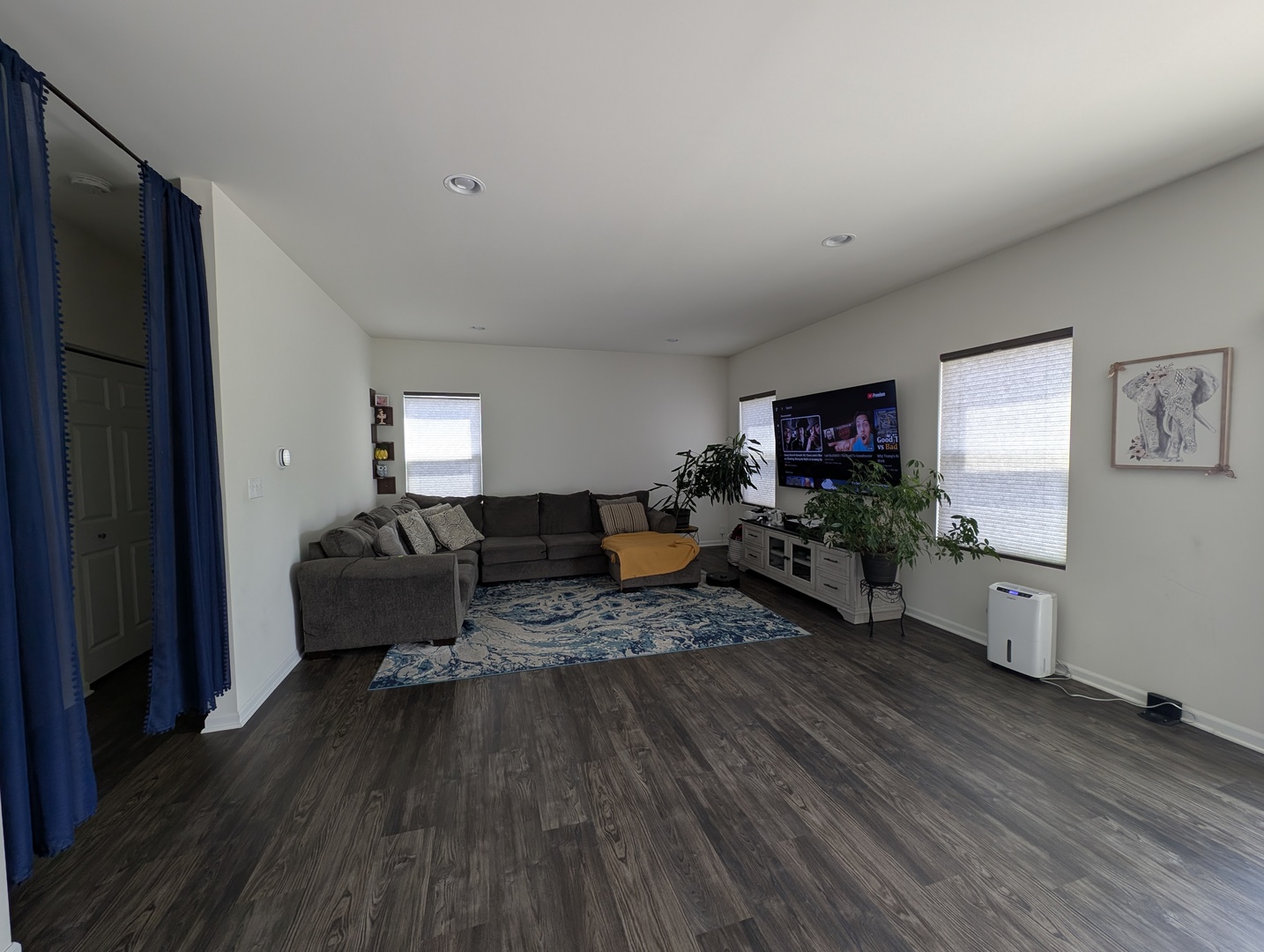 3759 St James Court Elgin, IL 60124 - Photo 13 of 28 a living room with furniture and a flat screen tv
