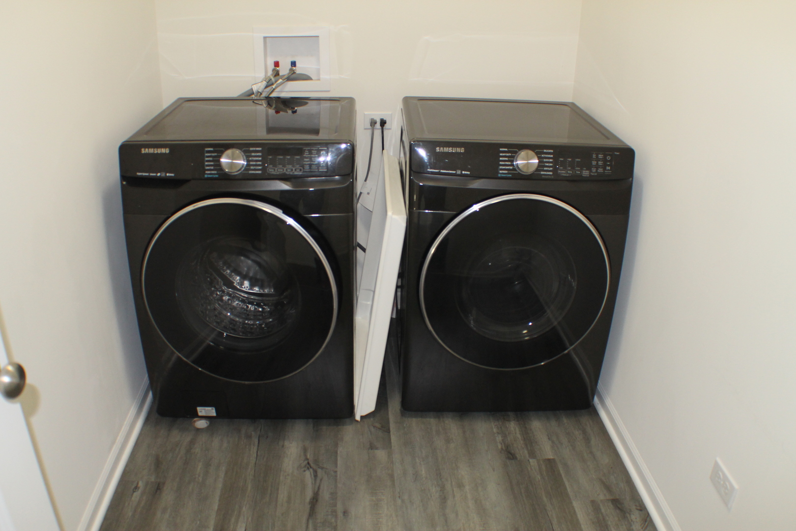 3759 St James Court Elgin, IL 60124 - Photo 25 of 28 a utility room with dryer and washer
