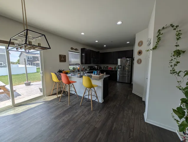 $3,200 | 3759 St James Court, Elgin, IL 60124