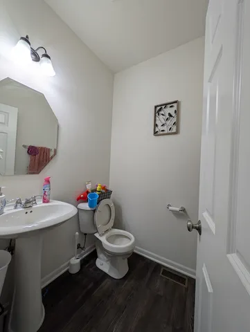 $3,200 | 3759 St James Court, Elgin, IL 60124