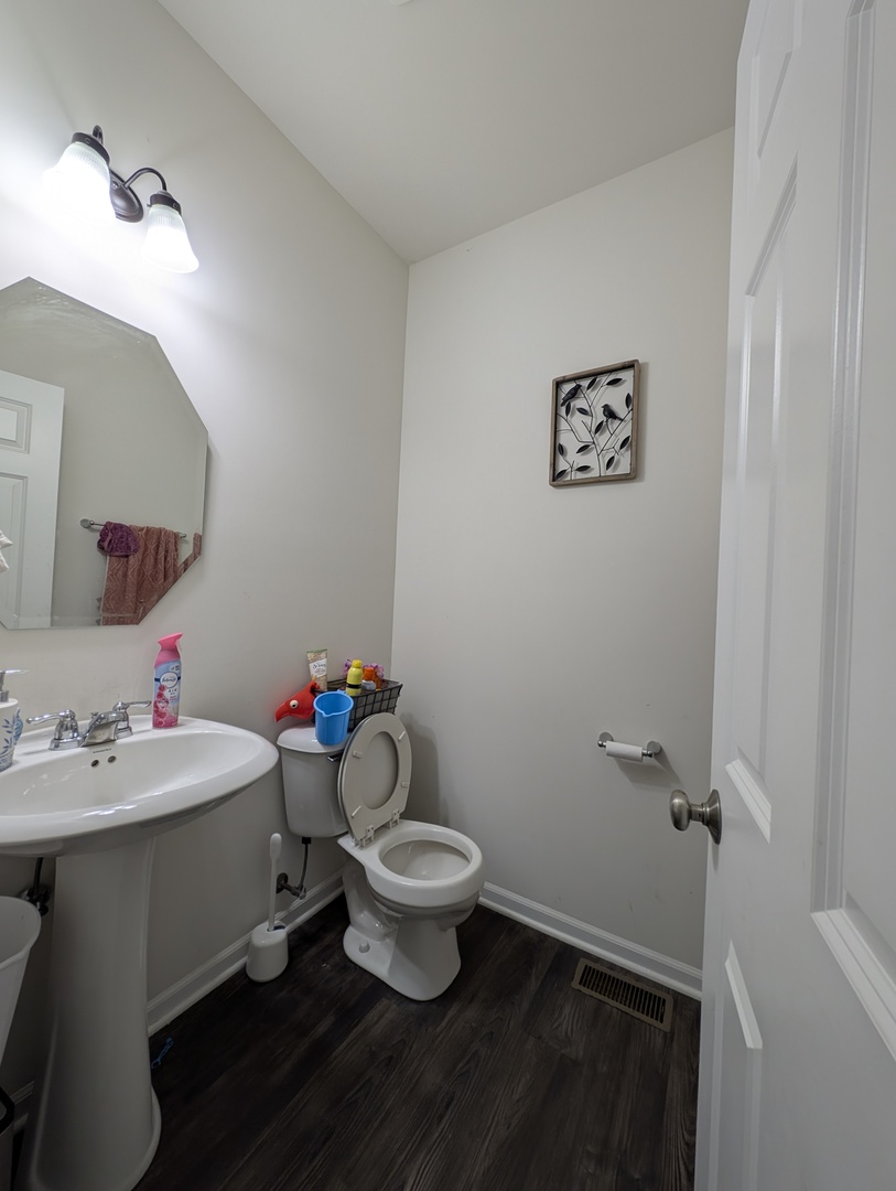 3759 St James Court Elgin, IL 60124 - Photo 5 of 28 a bathroom with a sink mirror and toilet