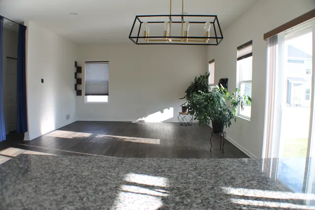 $3,200 | 3759 St James Court, Elgin, IL 60124