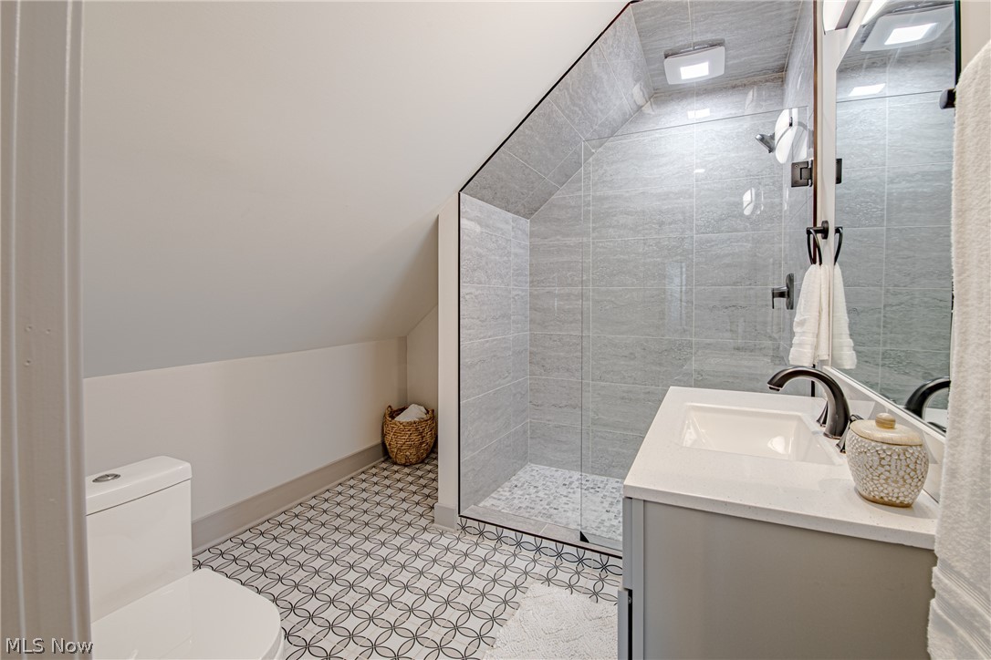 1896 South Compton Road Cleveland, OH 44118 - Photo 25 of 33