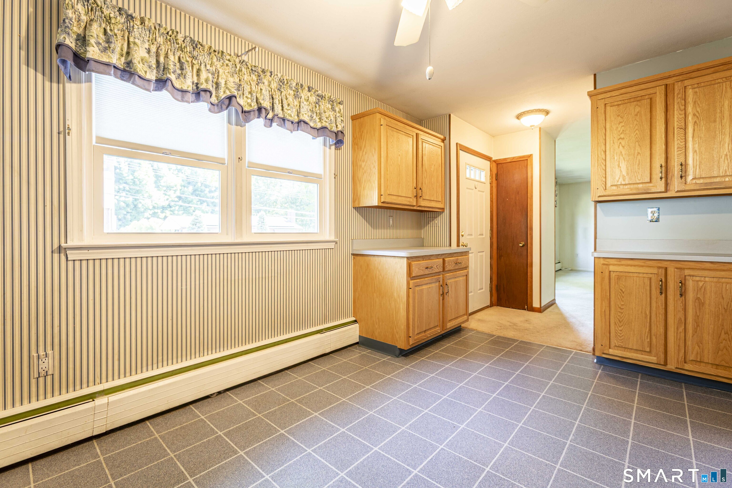 16 Philip Road Manchester, CT 06040 - Photo 4 of 23 Gallery Image 4