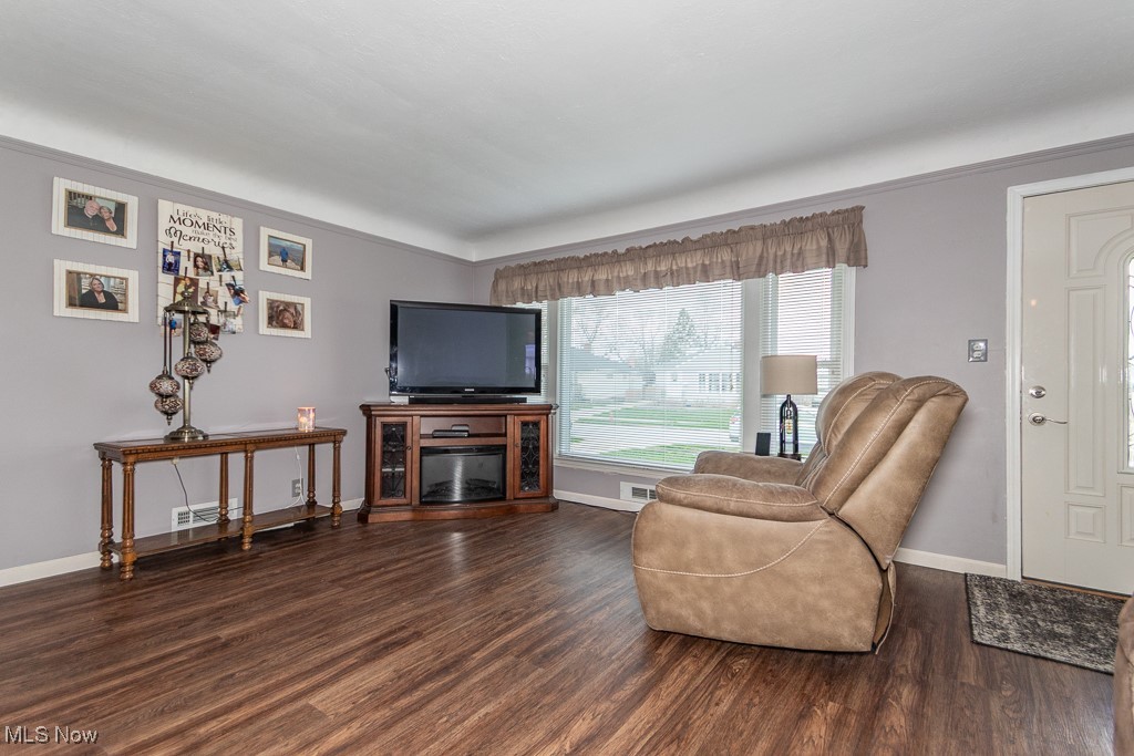 547 Dickerson Road Willowick, OH 44095 - Photo 2 of 38