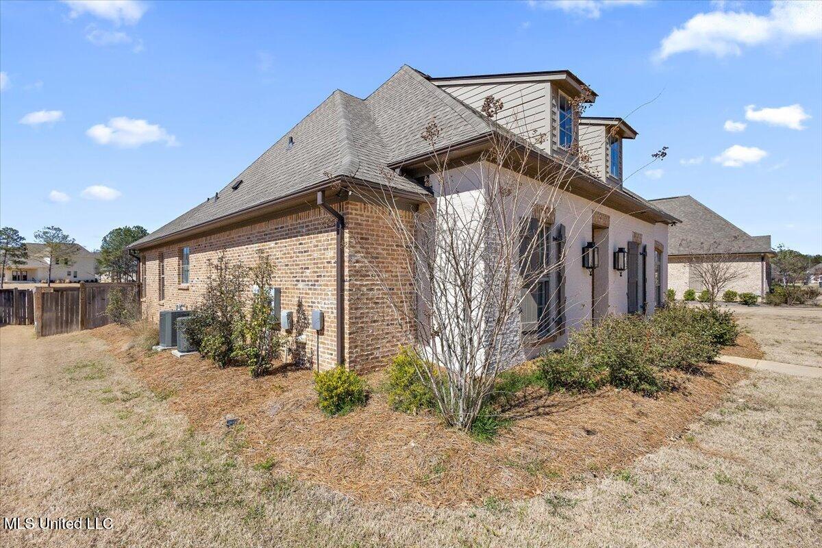 213 South Woodcreek Road Madison, MS 39110 - Photo 2 of 49 06-3HTP9717 - Copy