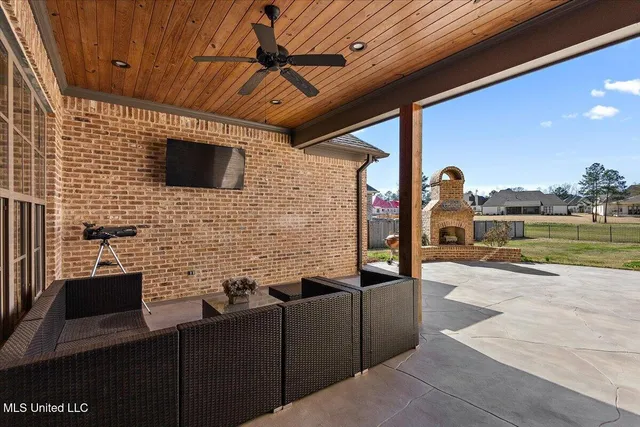 $704,900 | 213 South Woodcreek Road, Madison, MS 39110