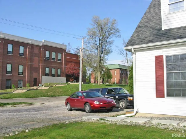 $1,950 | 403 Oakwood Street, Angola, IN 46703