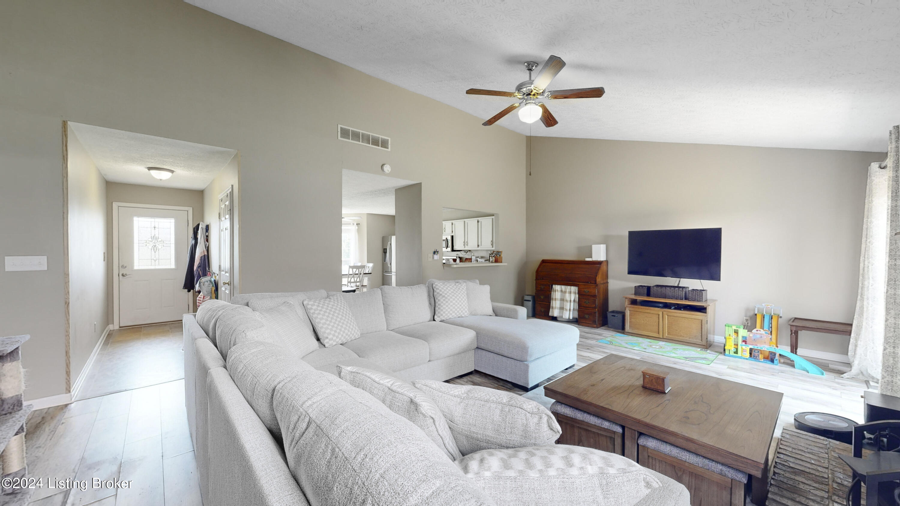 149 Chestnut Drive Pendleton, KY 40055 - Photo 4 of 29 Living Room