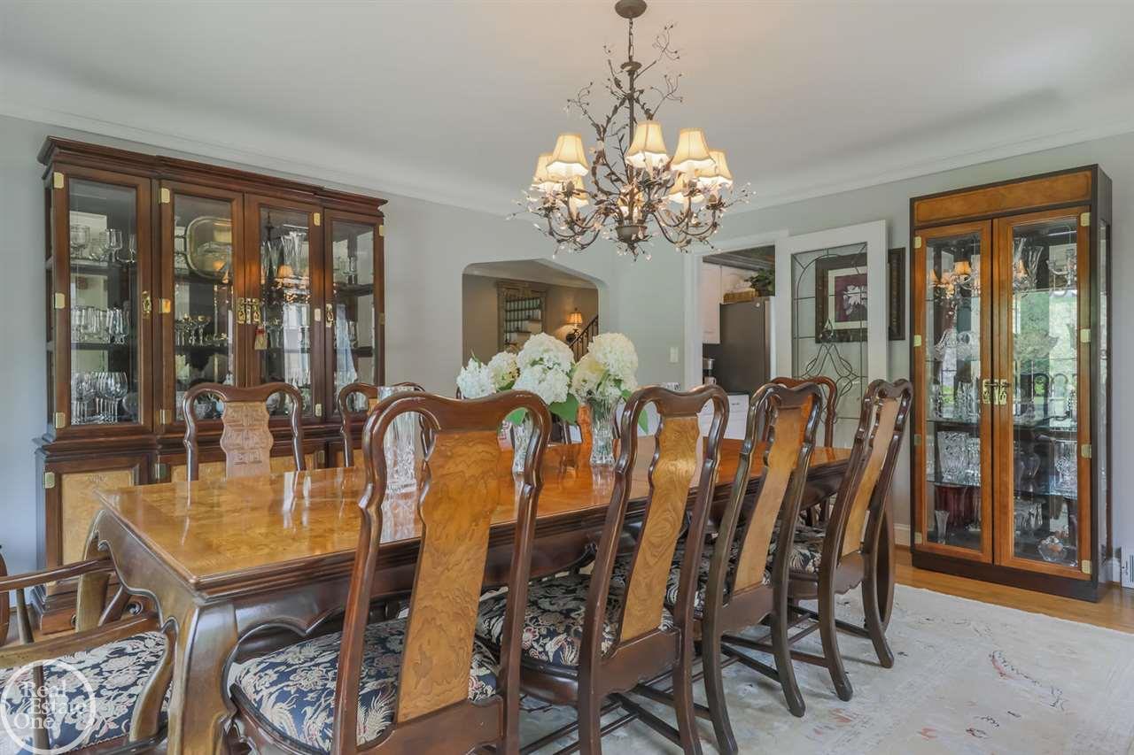 652 Middlesex Road Grosse Pointe, MI 48230 - Photo 12 of 75 50010366-11.JPG