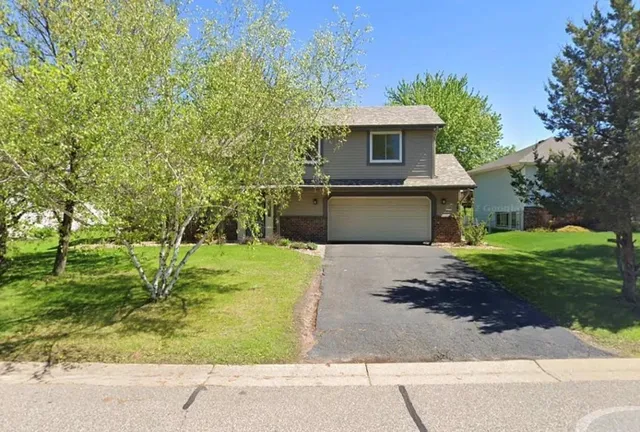 $2,600 | 1657 Helena Road North, Oakdale, MN 55128