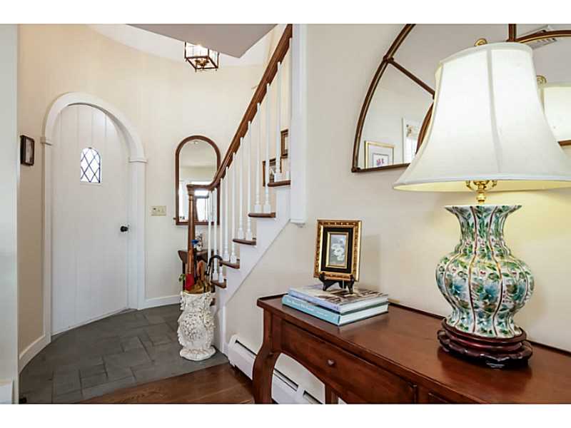 336 Colonel John Gardner Road Narragansett, RI 02882 - Photo 13 of 25 Entry.