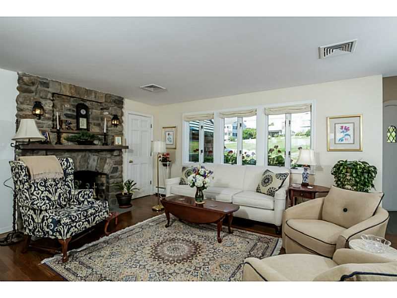 336 Colonel John Gardner Road Narragansett, RI 02882 - Photo 5 of 25 Living Room.