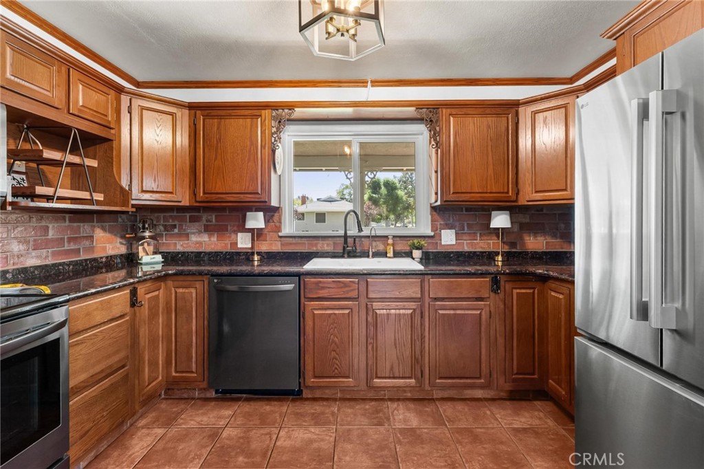 5545 Tower Riverside, CA 92506 - Photo 16 of 70