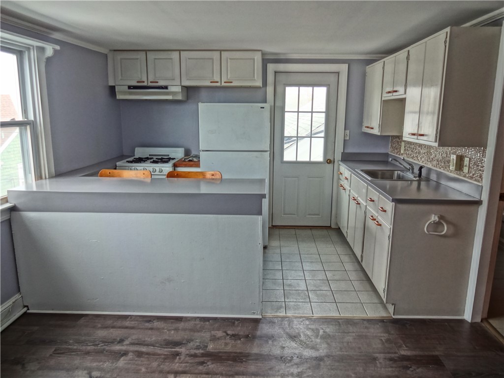 16 Mann Avenue, Unit 3 Newport, RI 02840 - Photo 1 of 15