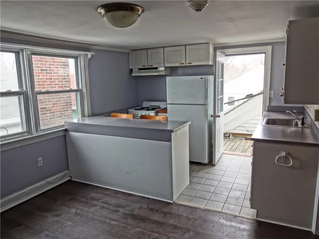 $1,800 | 16 Mann Avenue, Unit 3, Newport, RI 02840