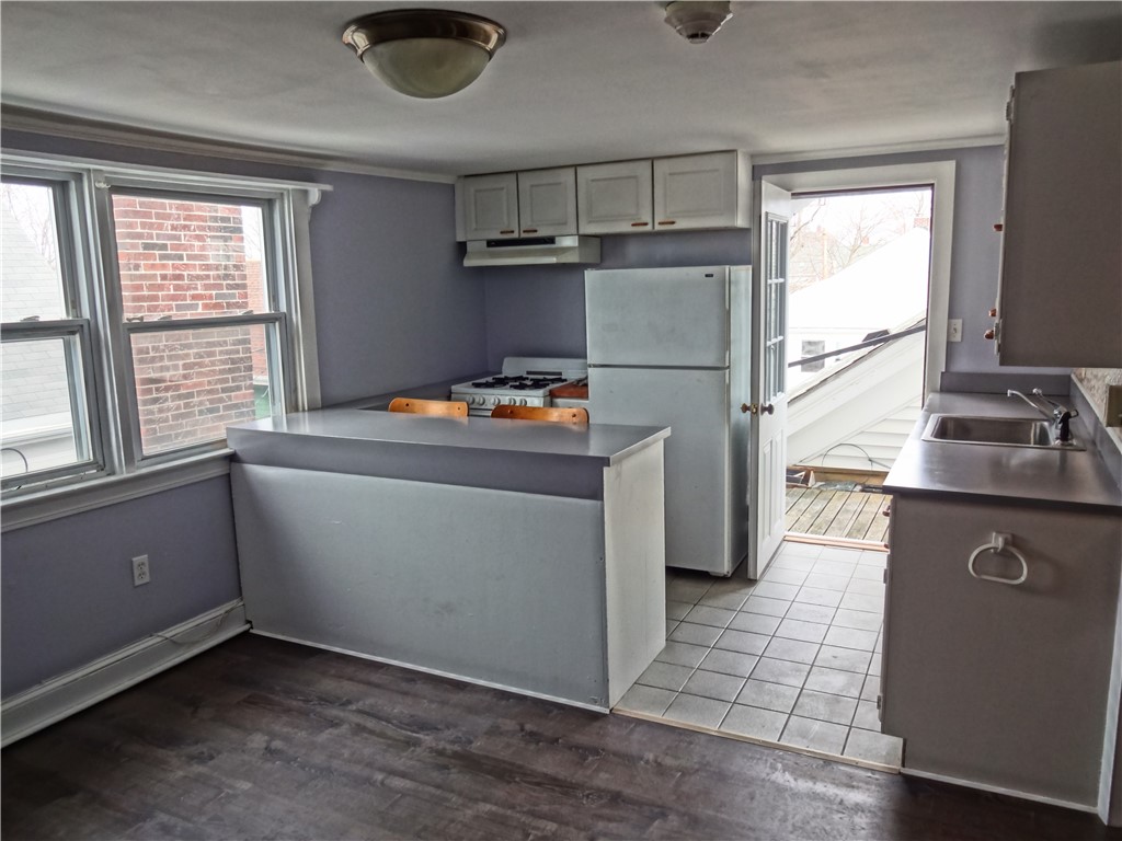 16 Mann Avenue, Unit 3 Newport, RI 02840 - Photo 3 of 15