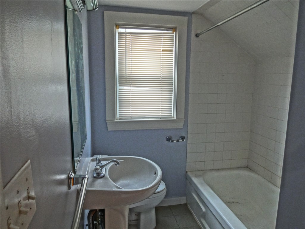 16 Mann Avenue, Unit 3 Newport, RI 02840 - Photo 10 of 15