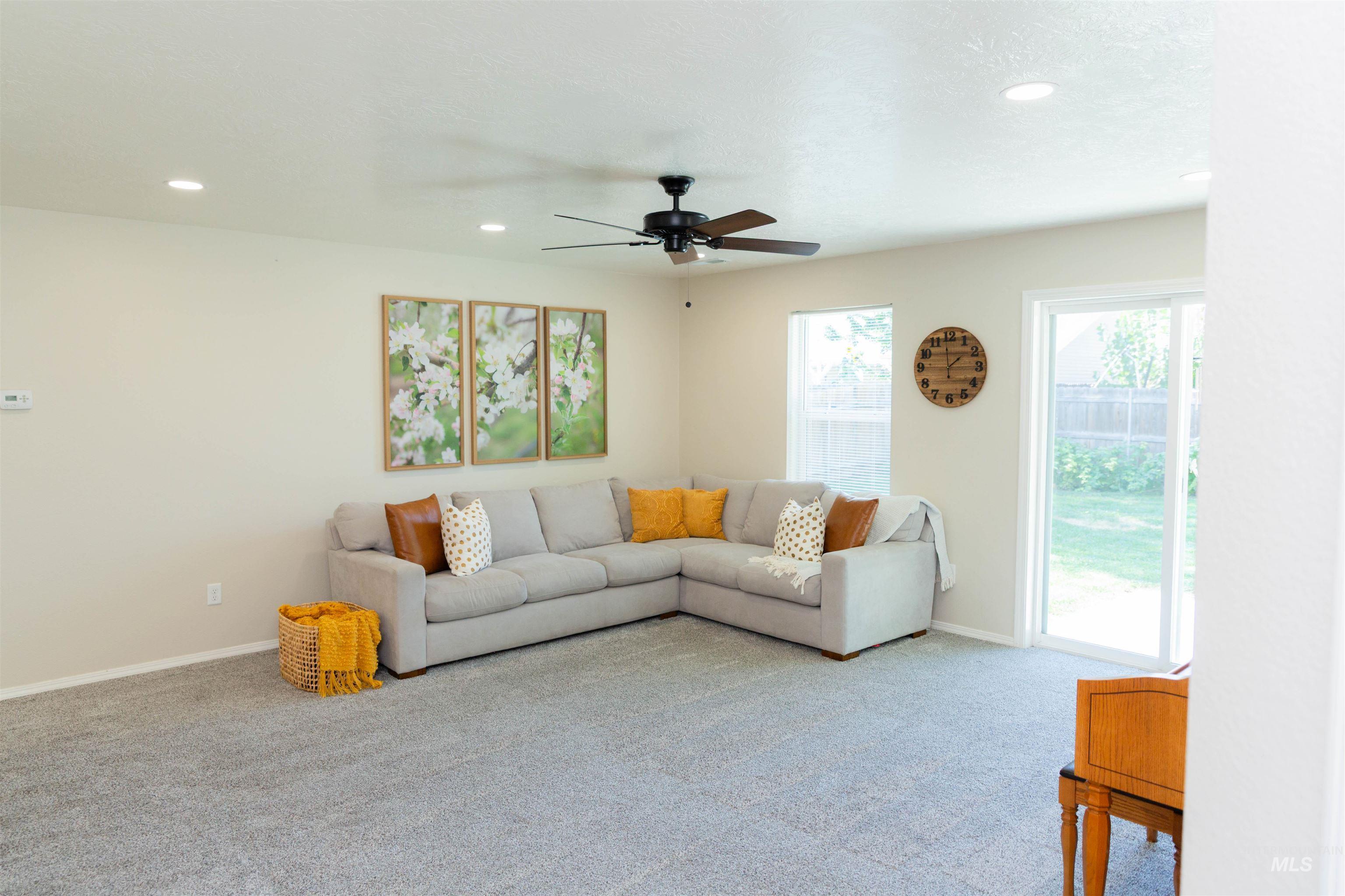 16919 Abram Avenue Caldwell, ID 83607 - Photo 3 of 32