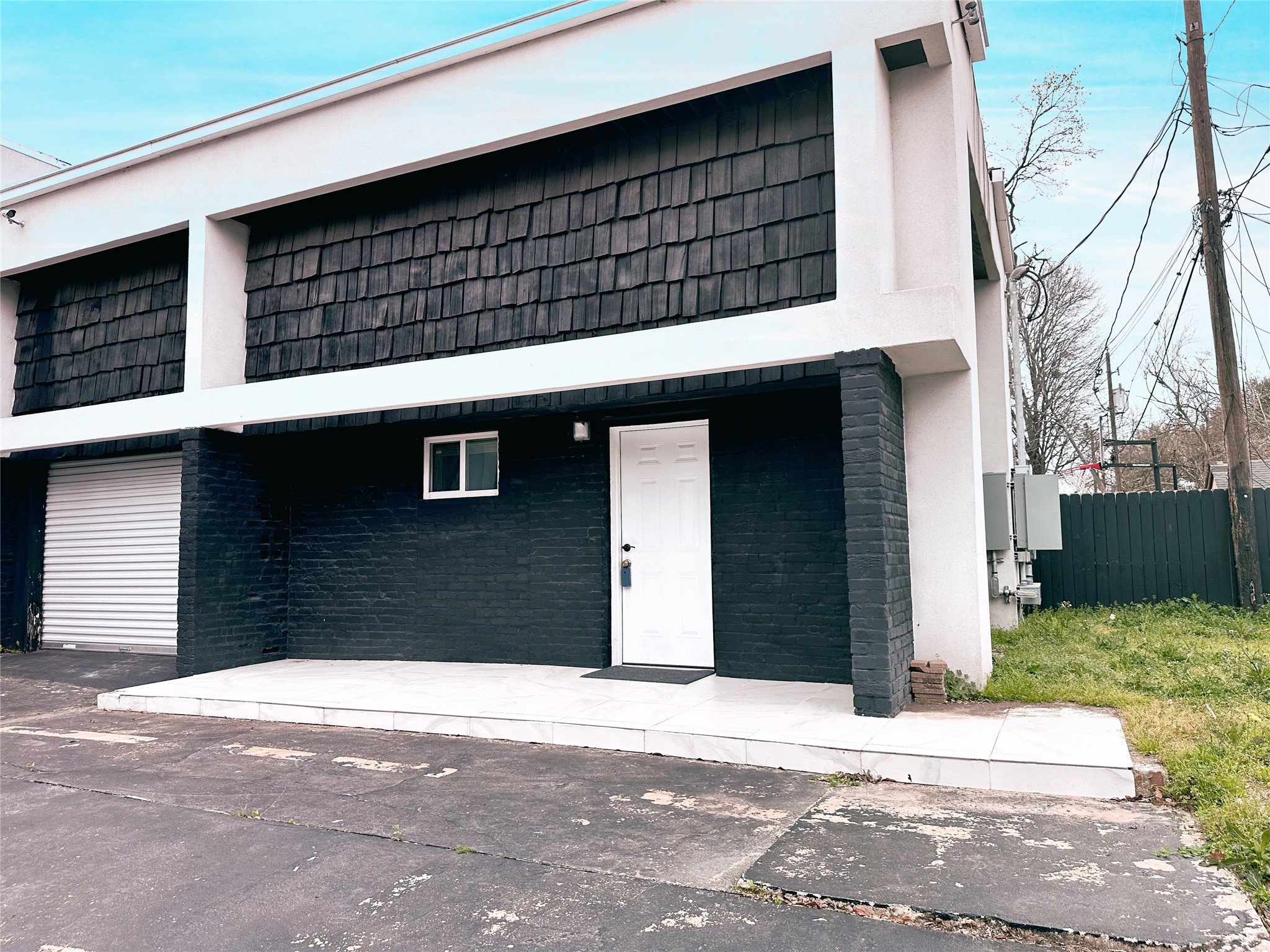 4802 Elser Street Houston, TX 77009 - Photo 2 of 21 a black and white building