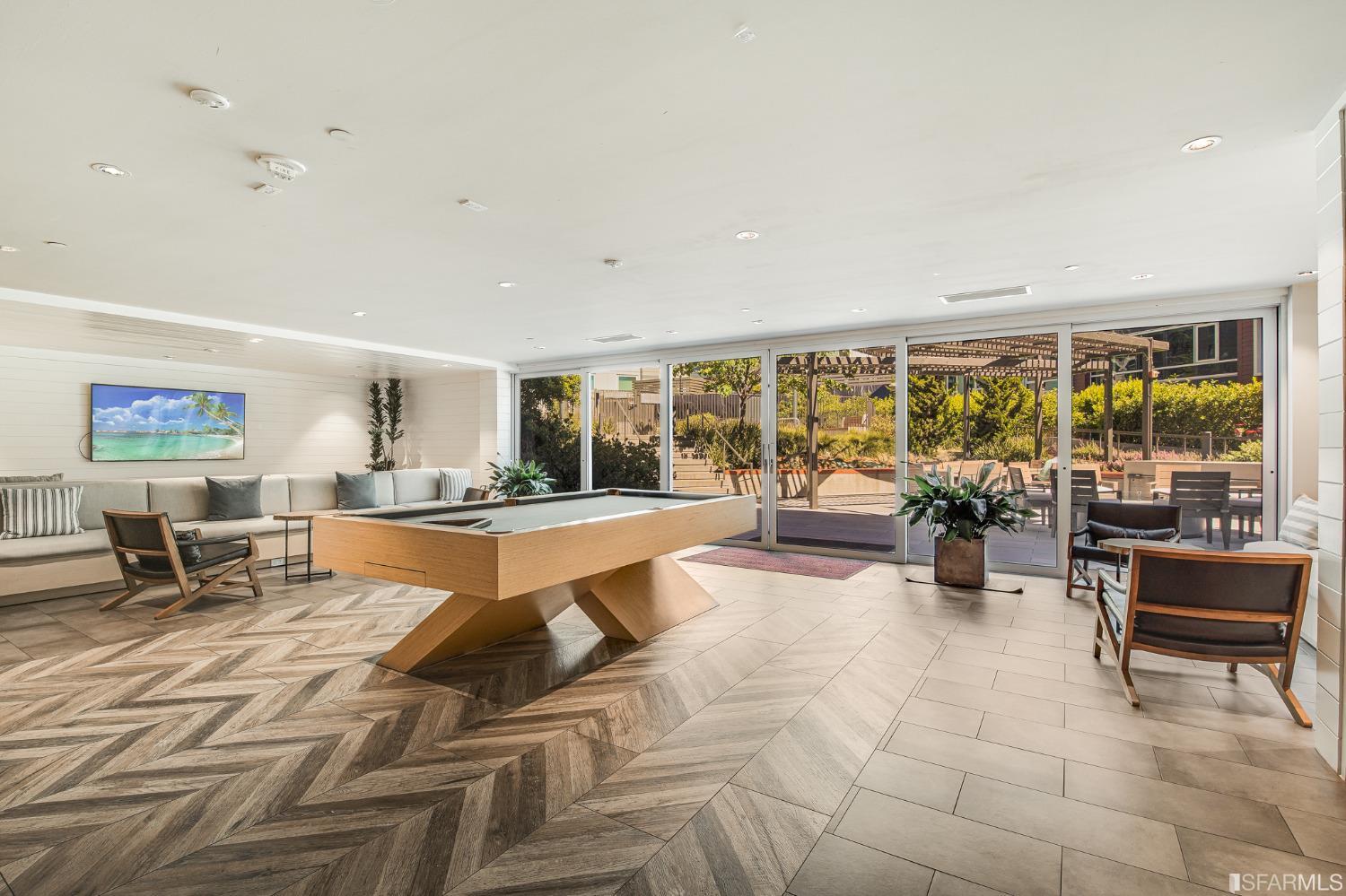 1000 3rd Street, Unit 605 San Francisco, CA 94158 - Photo 25 of 36 a view of a living room and kitchen