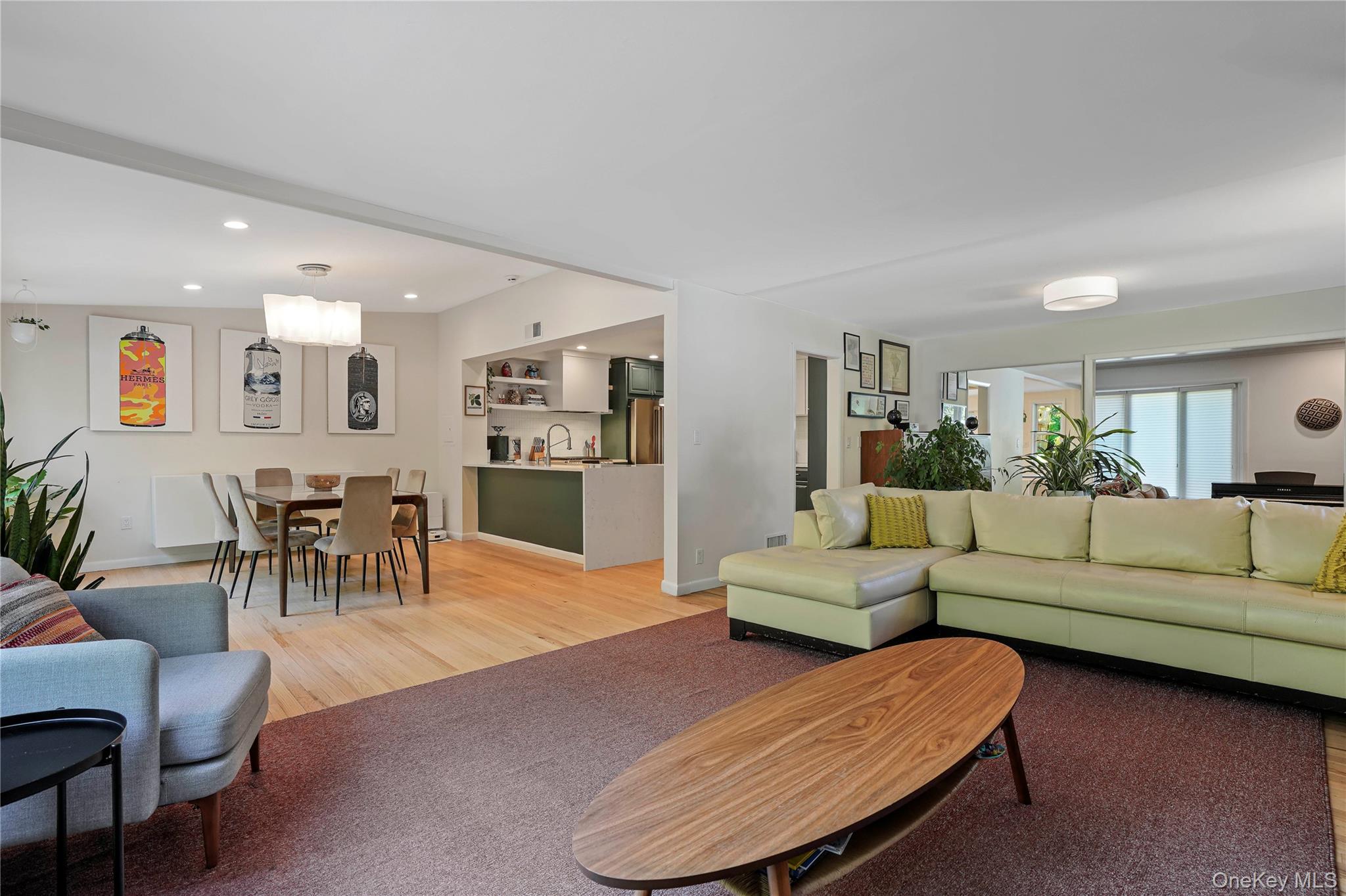 97 Hanson Lane New Rochelle, NY 10804 - Photo 12 of 43 Great Layout!
