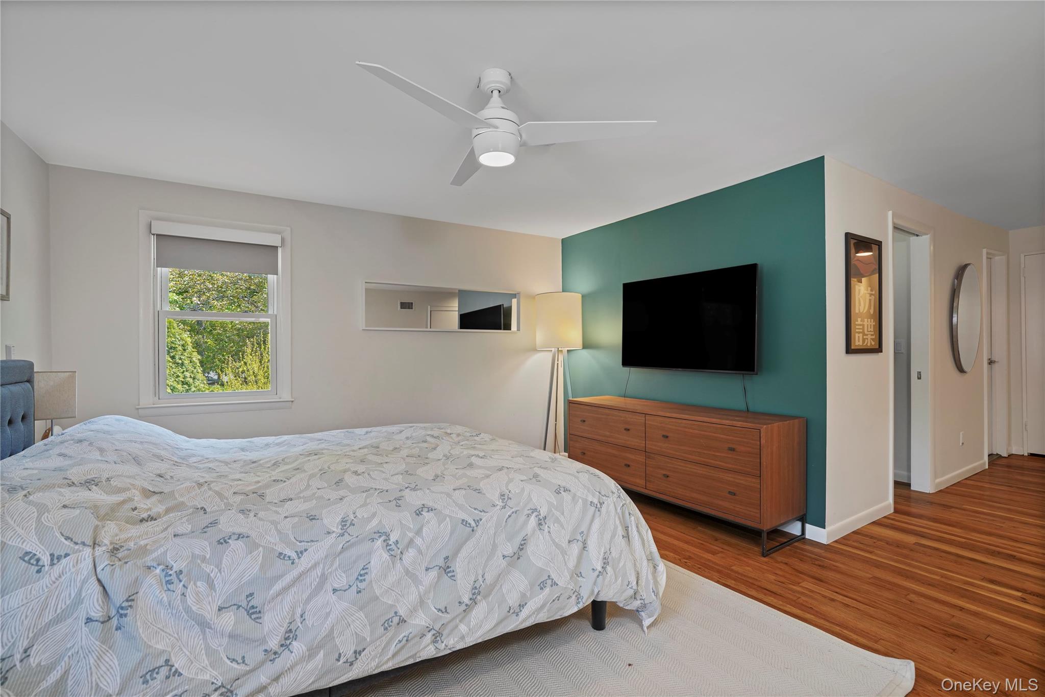 97 Hanson Lane New Rochelle, NY 10804 - Photo 27 of 43 King Size Primary Bedroom Suite