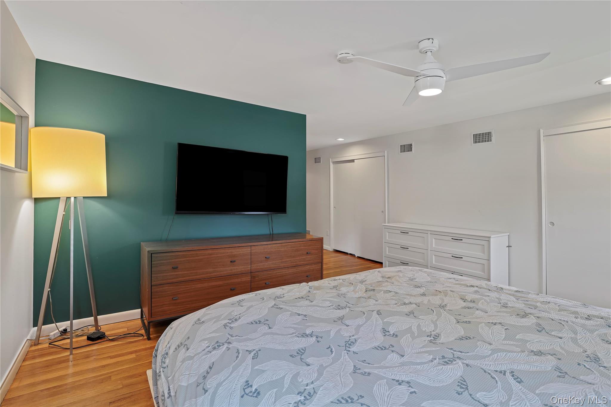 97 Hanson Lane New Rochelle, NY 10804 - Photo 28 of 43 King Size Primary Bedroom Suite