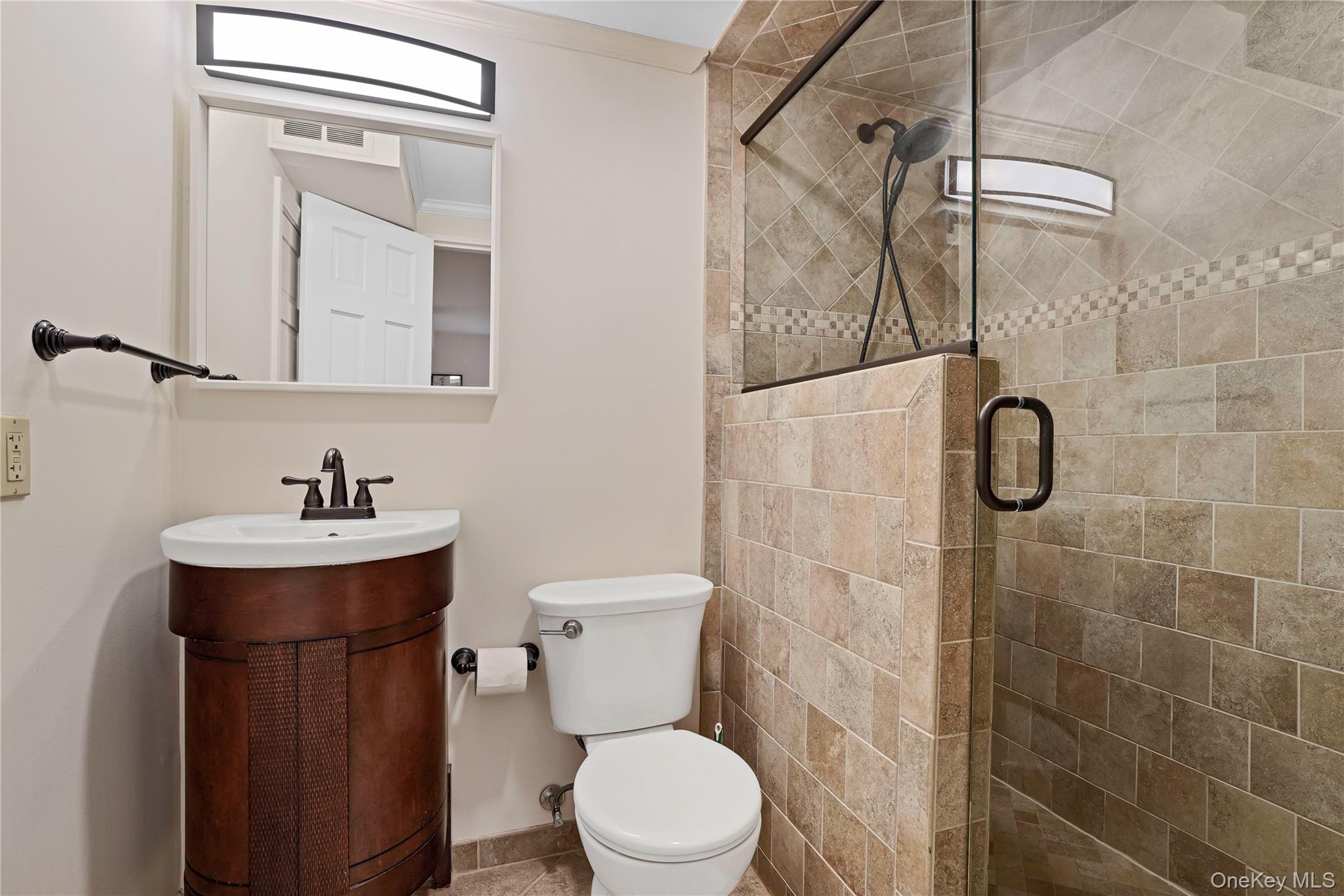 97 Hanson Lane New Rochelle, NY 10804 - Photo 34 of 43 En Suite Bathroom