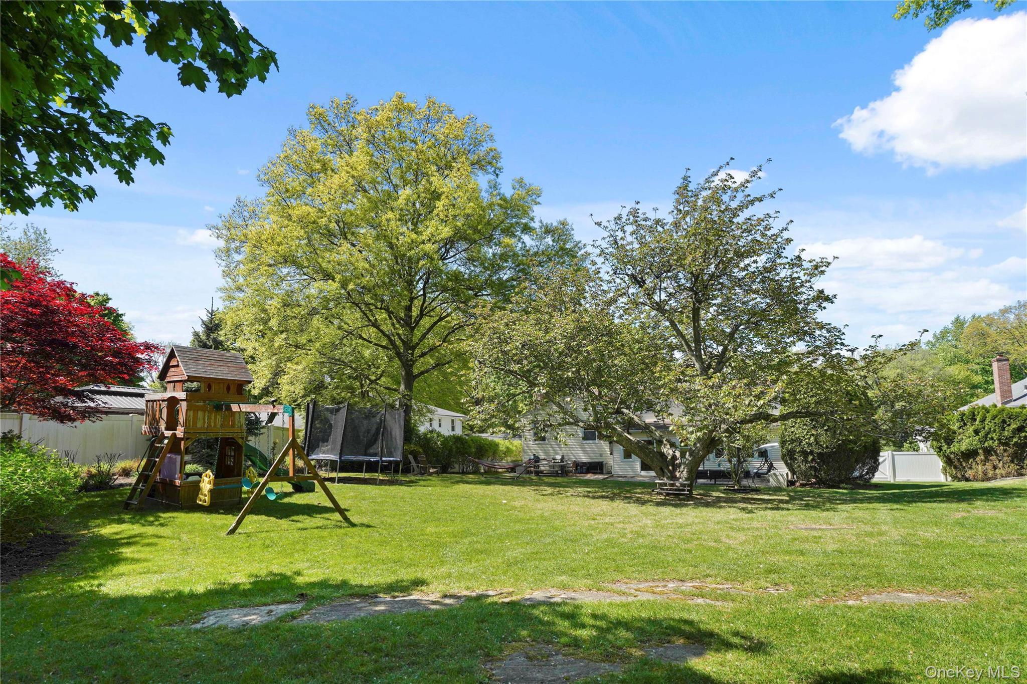 97 Hanson Lane New Rochelle, NY 10804 - Photo 38 of 43 Amazing Backyard