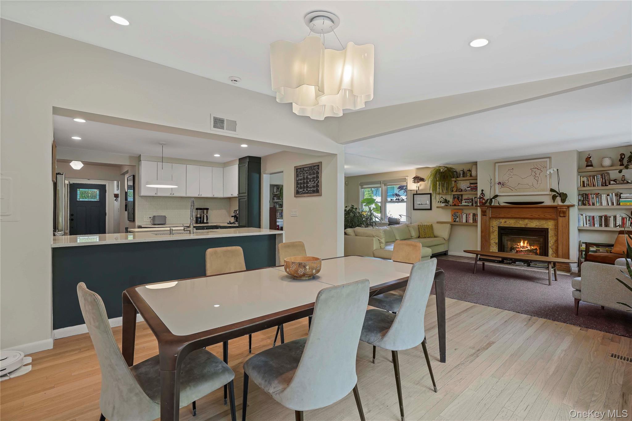 97 Hanson Lane New Rochelle, NY 10804 - Photo 10 of 43 Inviting, Open Layout