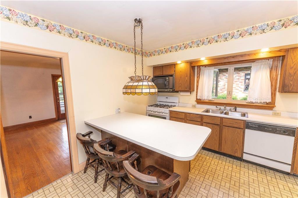 13 Roxbury Road Pittsburgh, PA 15221 - Photo 7 of 25 Gallery Image 7