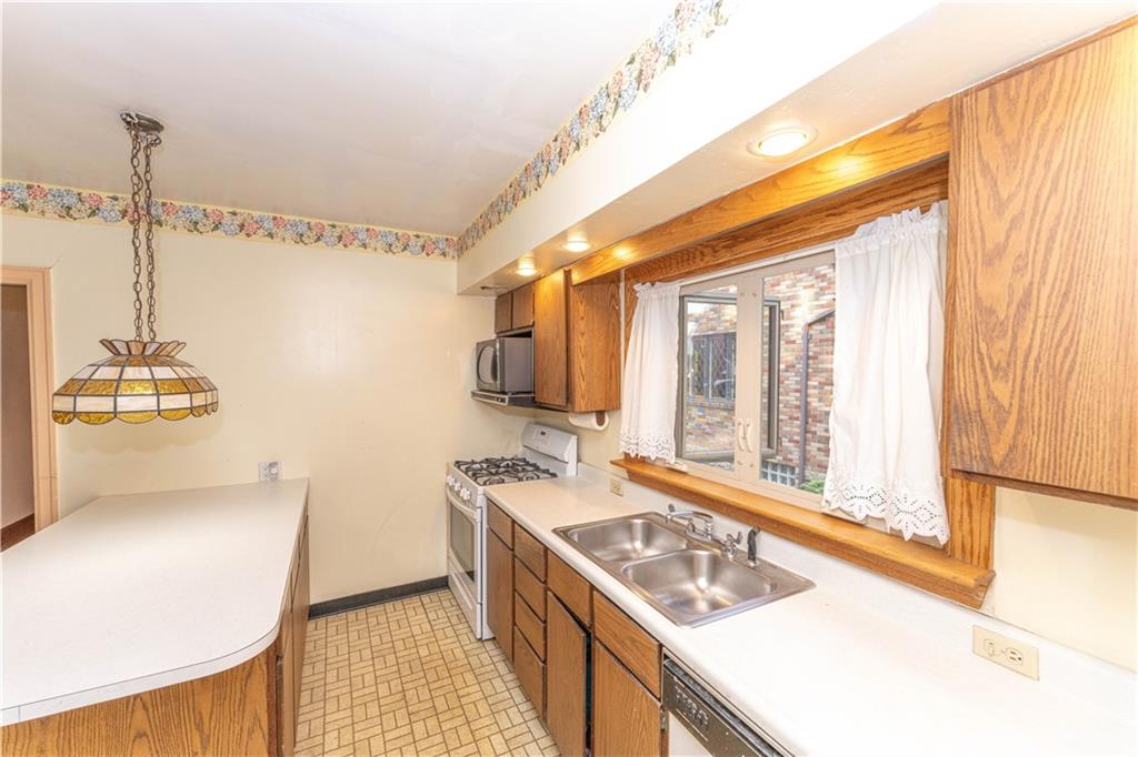 13 Roxbury Road Pittsburgh, PA 15221 - Photo 8 of 25 Gallery Image 8