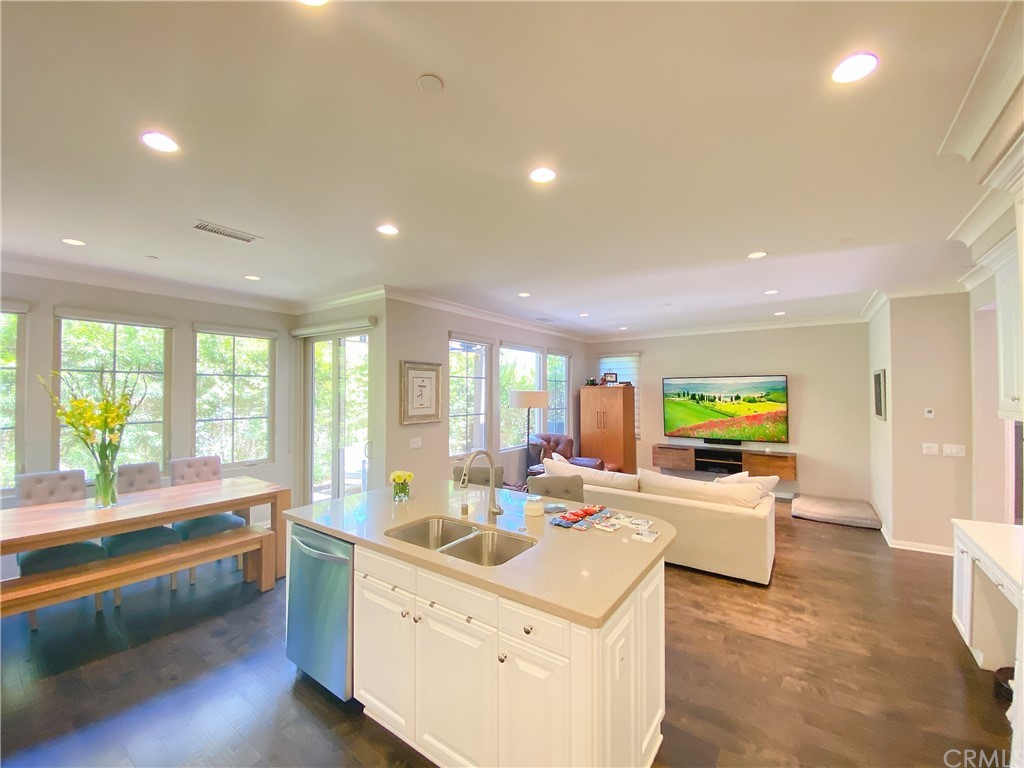 103 Bianco Irvine, CA 92618 - Photo 10 of 32