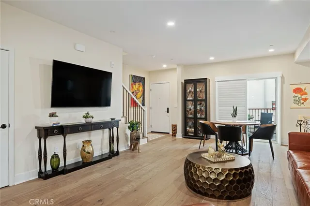 $735,000 | 44 Coronado Street, Unit 202, Ventura, CA 93001