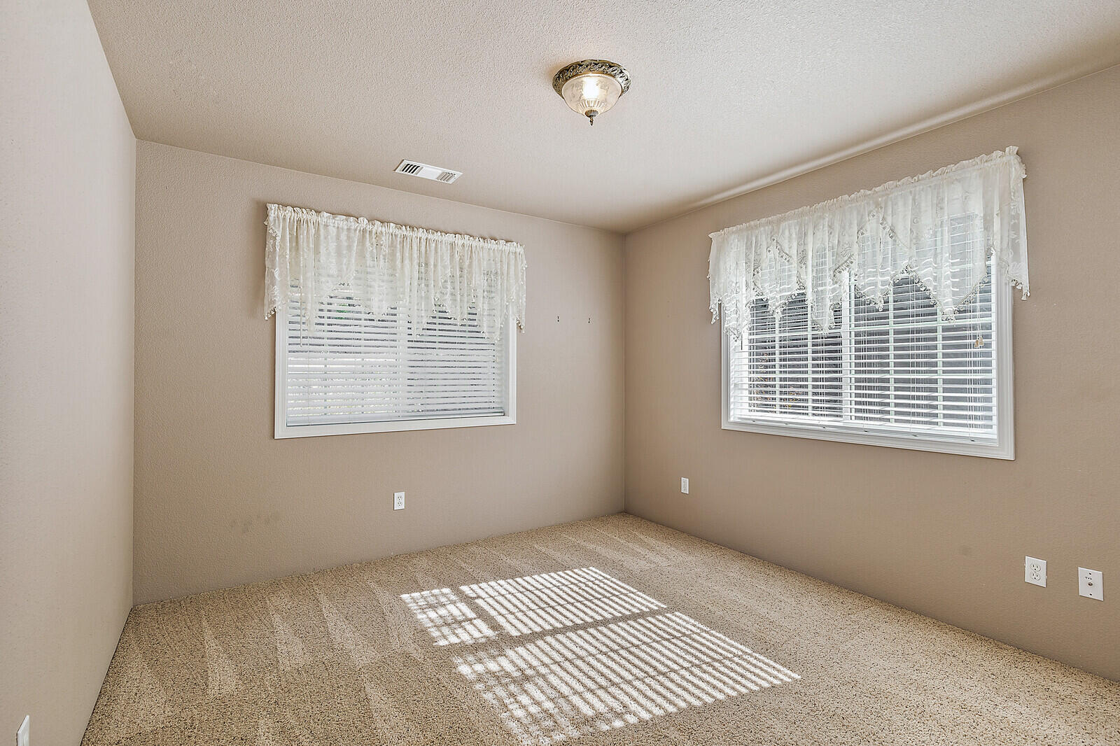 11847 Upper Applegate Road Jacksonville, OR 97530 - Photo 42 of 71 40-Guest Bedroom