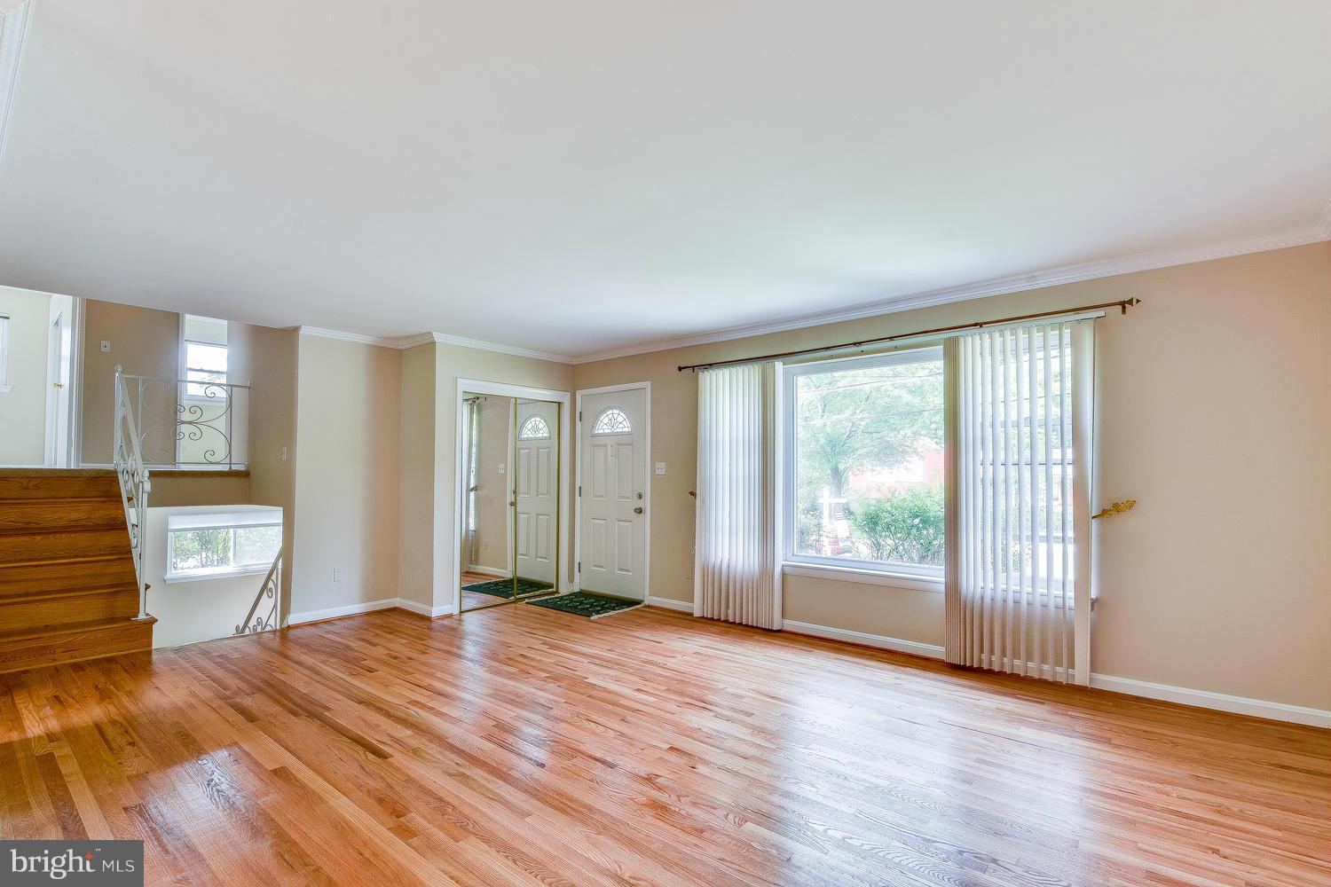 10307 Julep Avenue Silver Spring, MD 20902 - Photo 4 of 26 Living Room