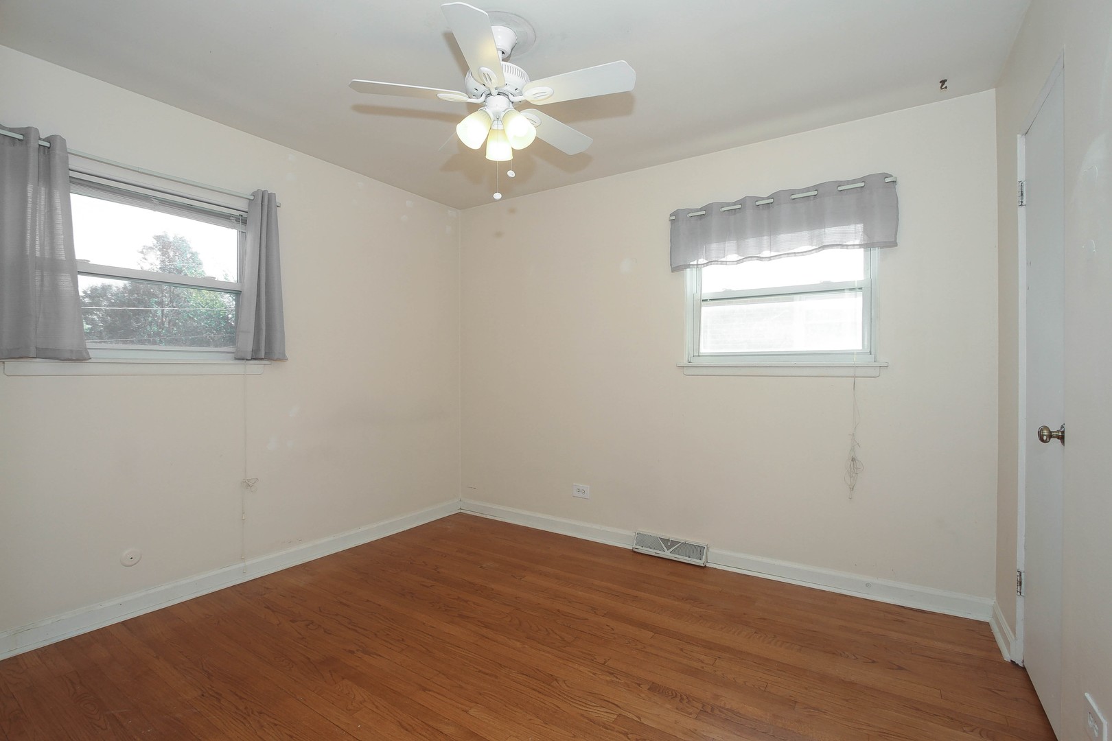 439 Elmhurst Road Mount Prospect, IL 60056 - Photo 17 of 24 an empty room with wooden floor and windows