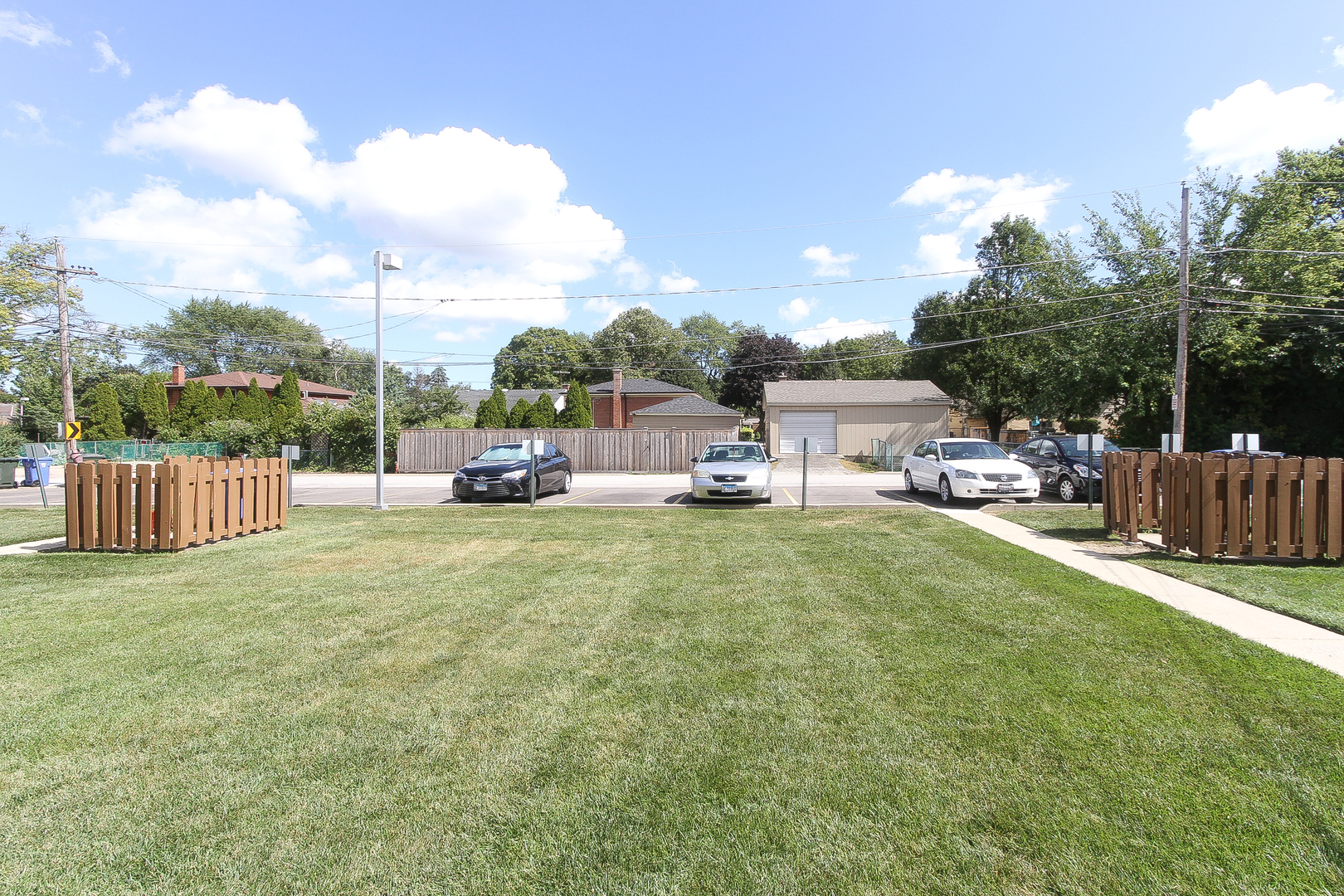 439 Elmhurst Road Mount Prospect, IL 60056 - Photo 22 of 24 a view of a garden with houses