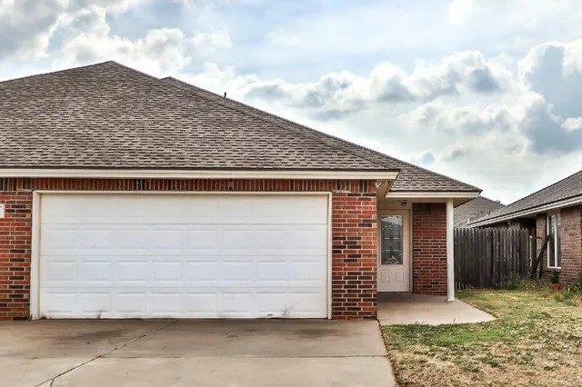 $1,200 | 606 North Englewood Avenue, Unit B, Lubbock, TX 79416