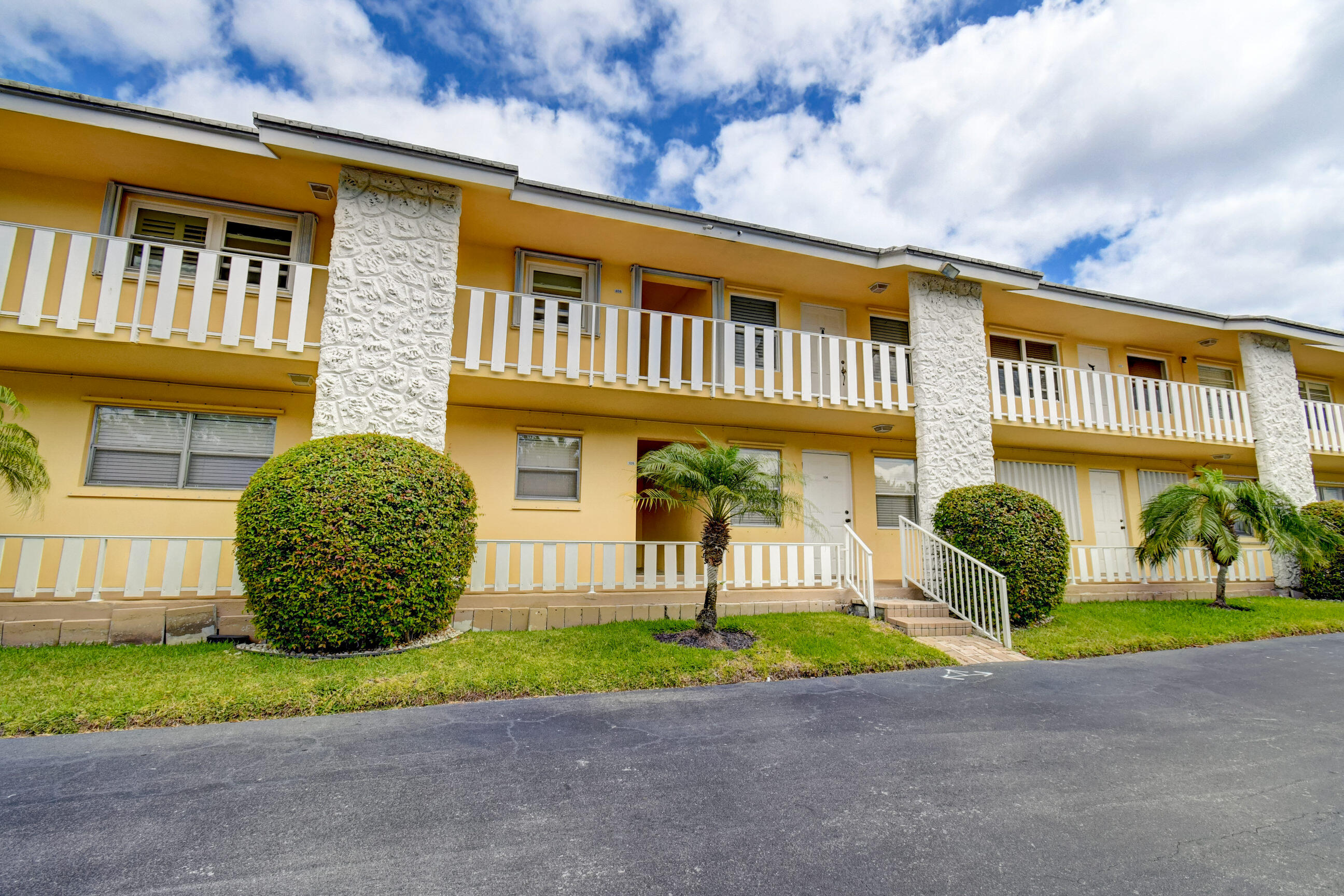 5520 North Ocean Boulevard, Unit 105 Ocean Ridge, FL 33435 - Photo 2 of 55 2