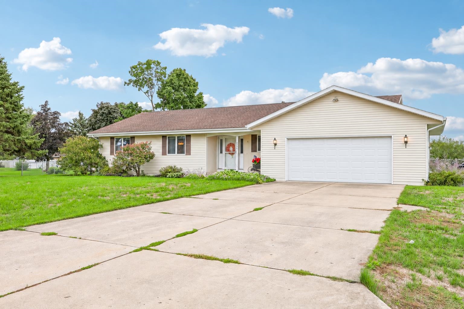 720 East Holly Road Beloit, WI 53511 - Photo 1 of 24 Gallery Image 1