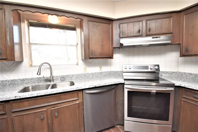 $1,999 | 126 Rollingwood Street, Baytown, TX 77520