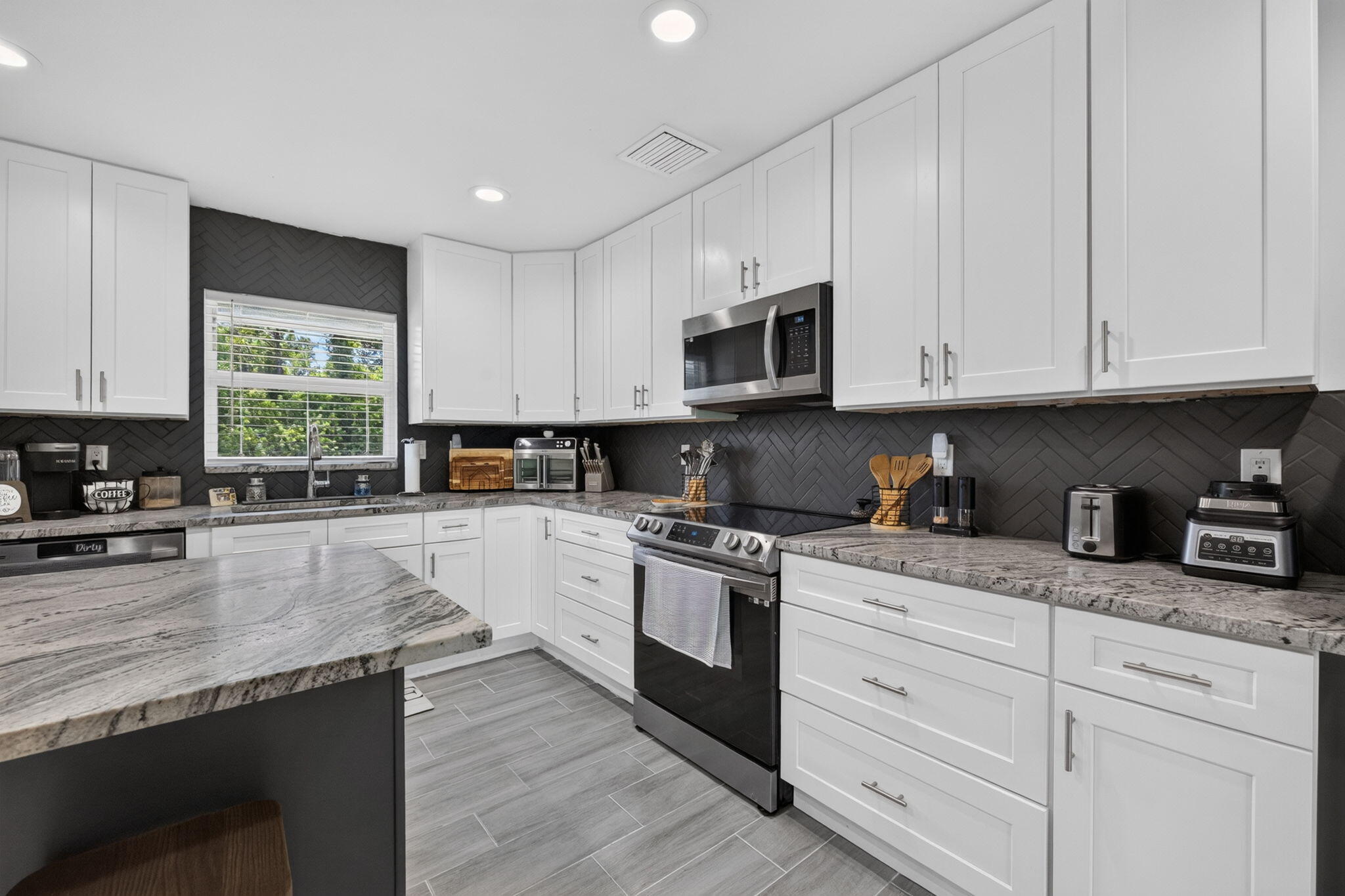 5912 Pinetree Drive Fort Pierce, FL 34982 - Photo 12 of 40 12-web-or-mls-3A5A1508