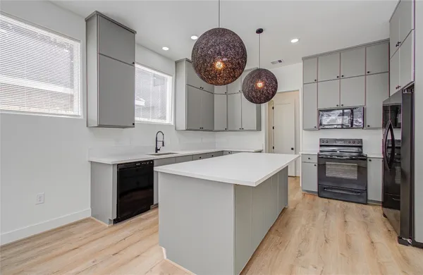 $2,000 | 4605 Edison Street, Unit A, Houston, TX 77009