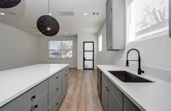 $2,000 | 4605 Edison Street, Unit A, Houston, TX 77009