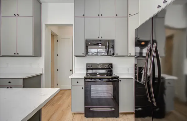 $2,000 | 4605 Edison Street, Unit A, Houston, TX 77009