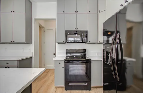 $2,000 | 4605 Edison Street, Unit A, Houston, TX 77009